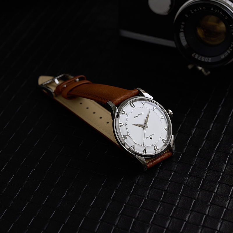 Baltany S4090 개다리 러그가 있는 파이팬 다 - Omega Watch Constellation 리뷰 및 가격